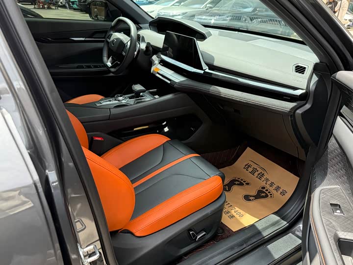 Фото 11 - Changan UNI-V