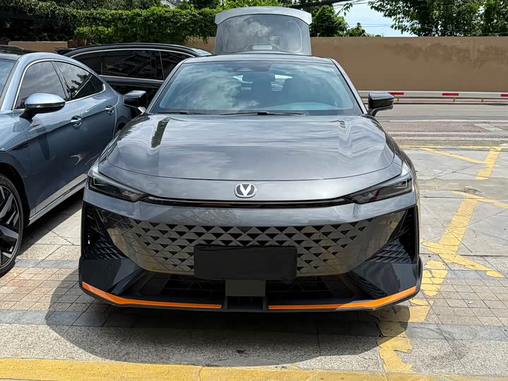 Фото 2 - Changan UNI-V