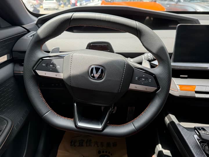 Фото 7 - Changan UNI-V