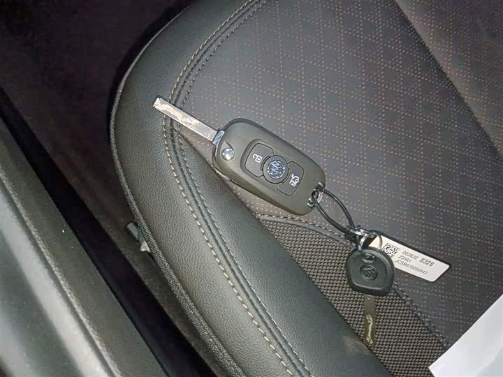 Фото 9 - Buick Verano