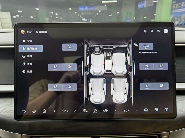 Фото 13 - Denza D9