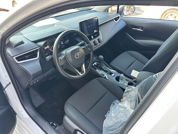 Фото 10 - Toyota Corolla