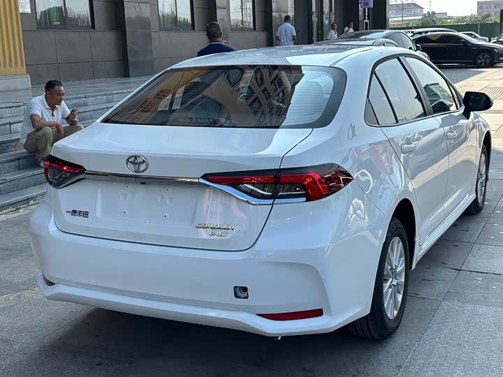 Фото 5 - Toyota Corolla