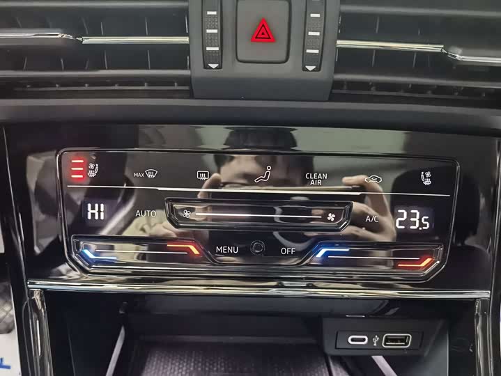 Фото 12 - Volkswagen Passat