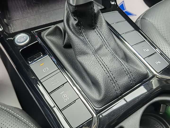 Фото 14 - Volkswagen Passat