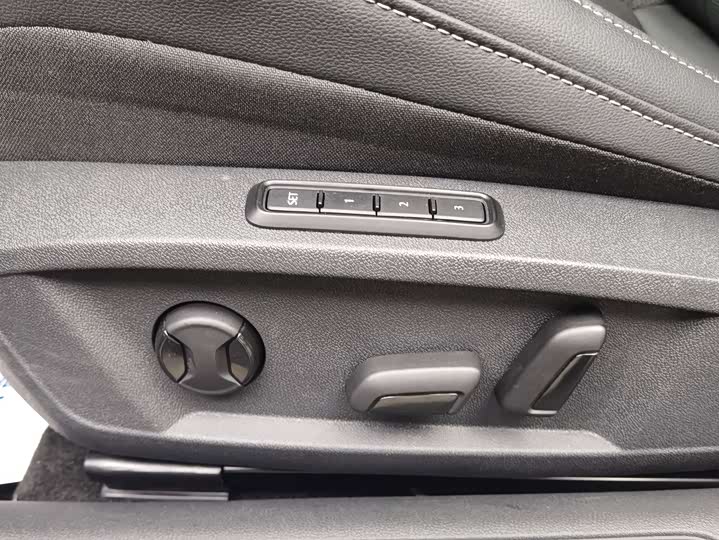 Фото 16 - Volkswagen Passat