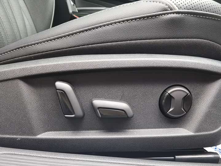 Фото 17 - Volkswagen Passat