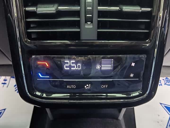 Фото 18 - Volkswagen Passat