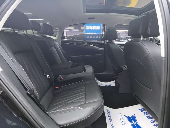 Фото 9 - Volkswagen Passat