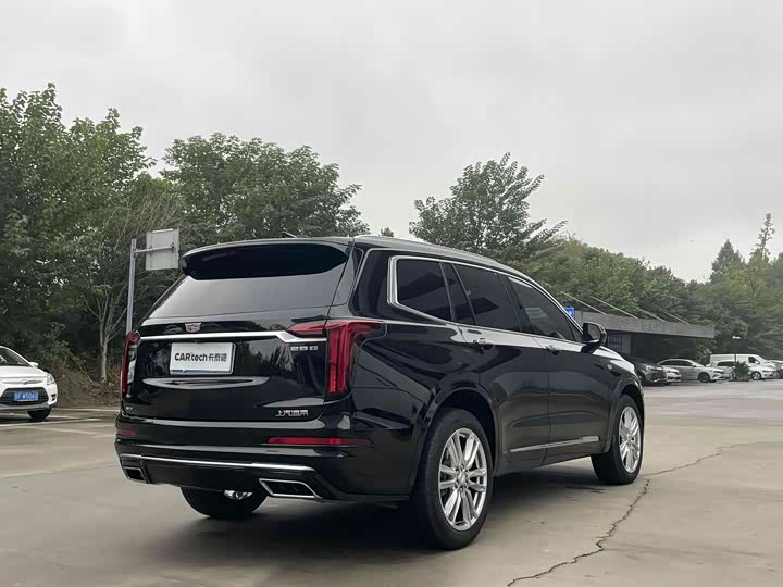 Фото 11 - Cadillac XT6