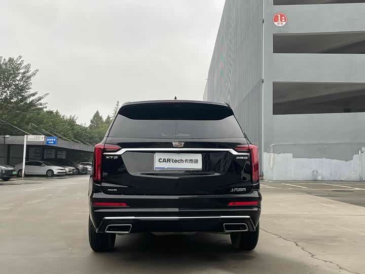 Фото 12 - Cadillac XT6