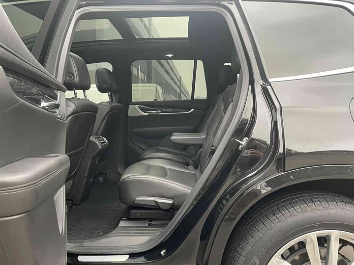 Фото 9 - Cadillac XT6