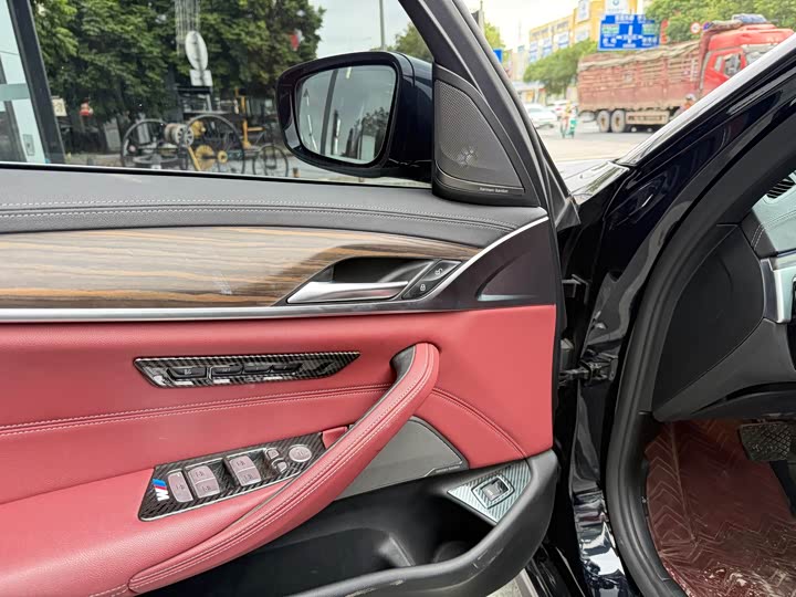 Фото 14 - BMW 5 Series