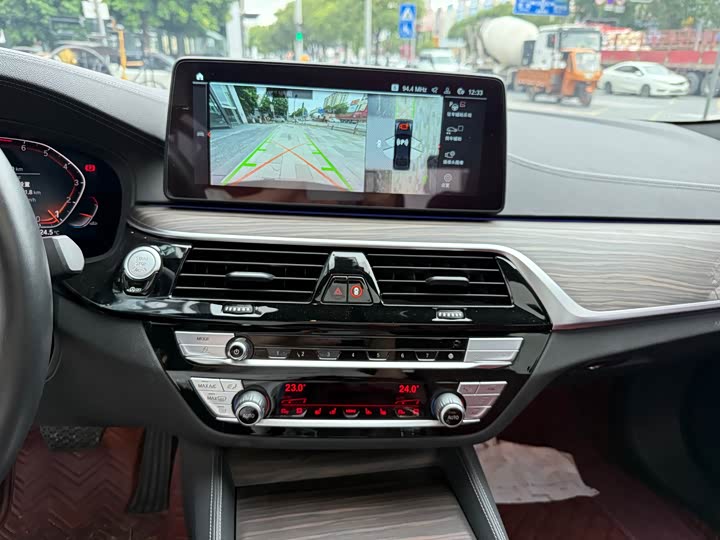 Фото 15 - BMW 5 Series