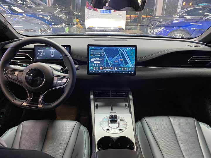 Фото 12 - Porsche Cayenne Hybrid