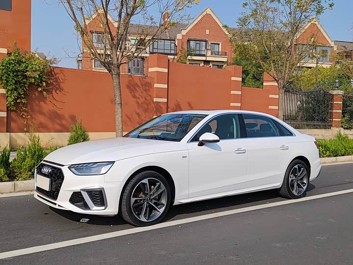 Фото 1 - Audi A4L