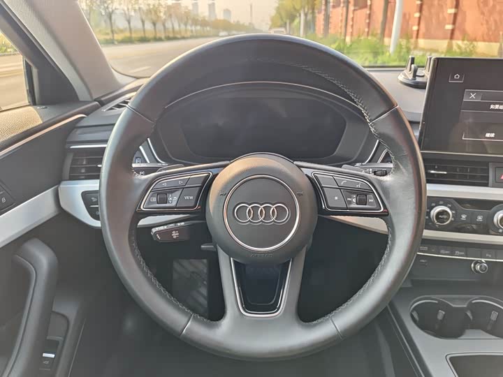 Фото 10 - Audi A4L