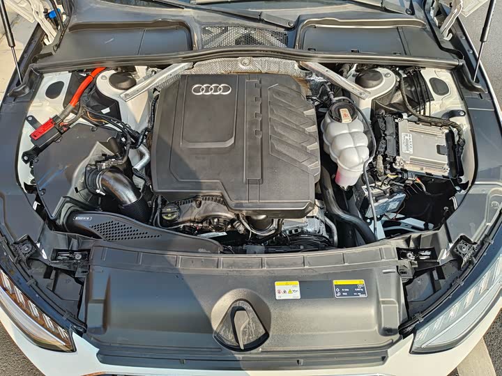 Фото 14 - Audi A4L