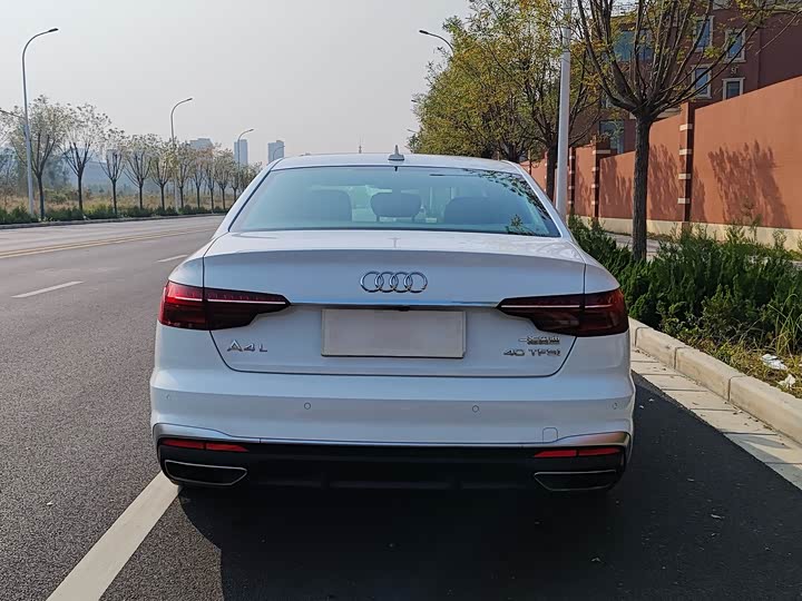 Фото 15 - Audi A4L