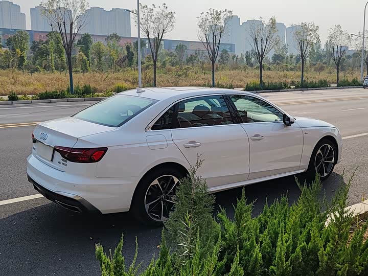 Фото 16 - Audi A4L