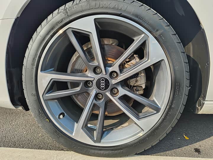 Фото 5 - Audi A4L