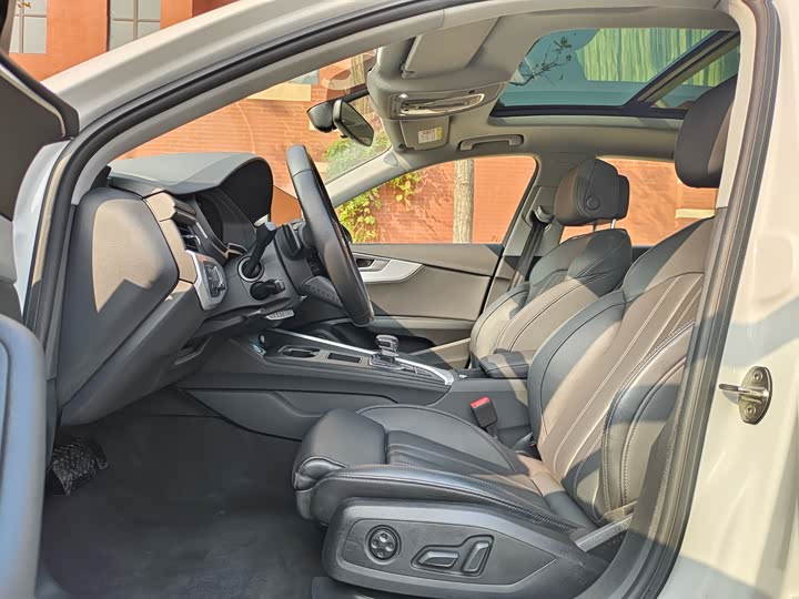 Фото 8 - Audi A4L