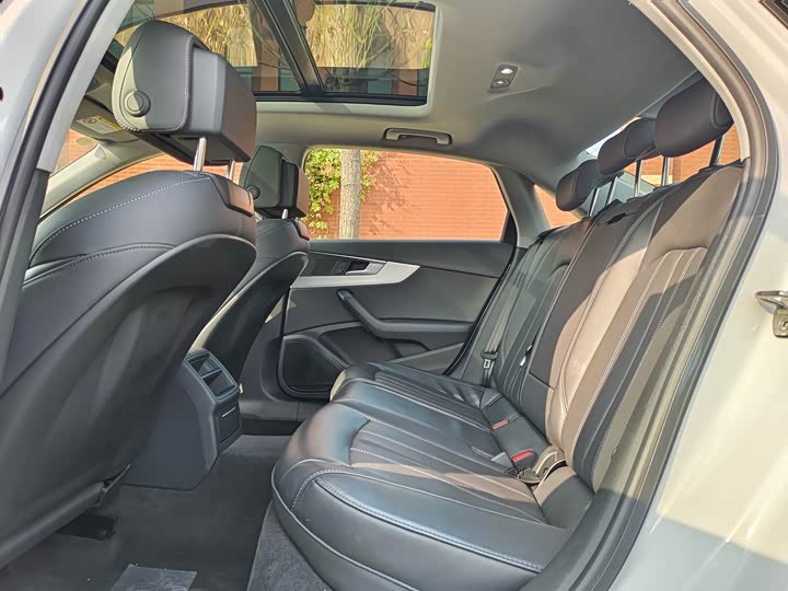 Фото 9 - Audi A4L