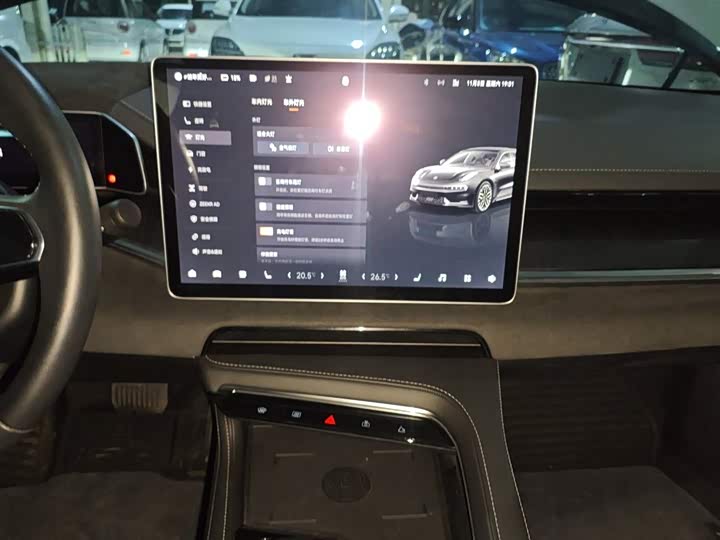 Фото 13 - Zeekr 001