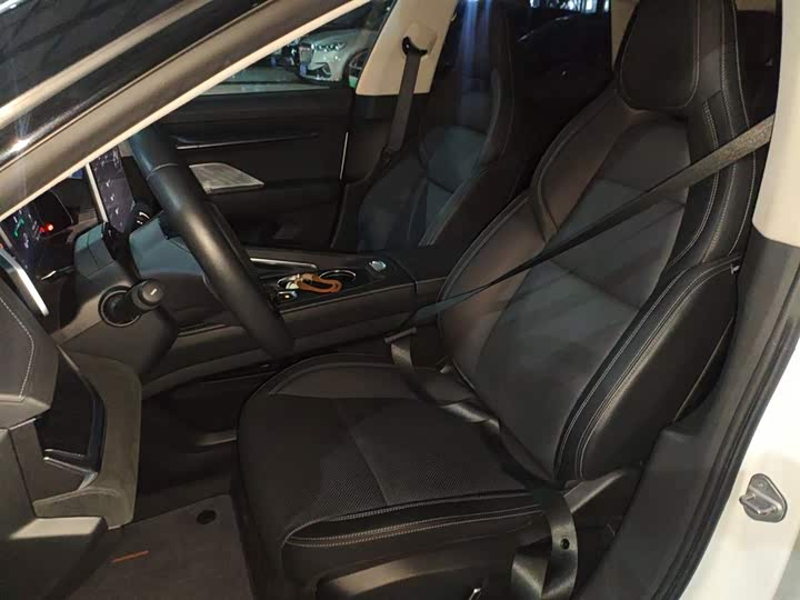 Фото 15 - Zeekr 001