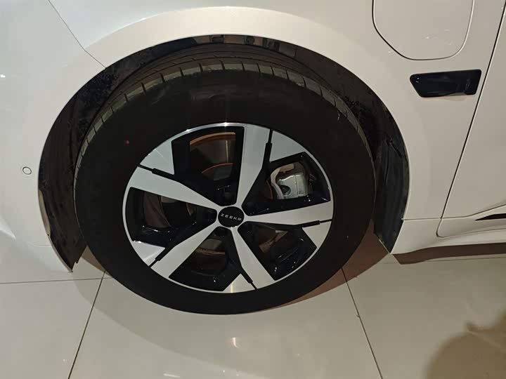 Фото 23 - Zeekr 001