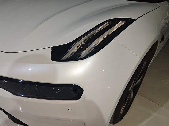 Фото 24 - Zeekr 001