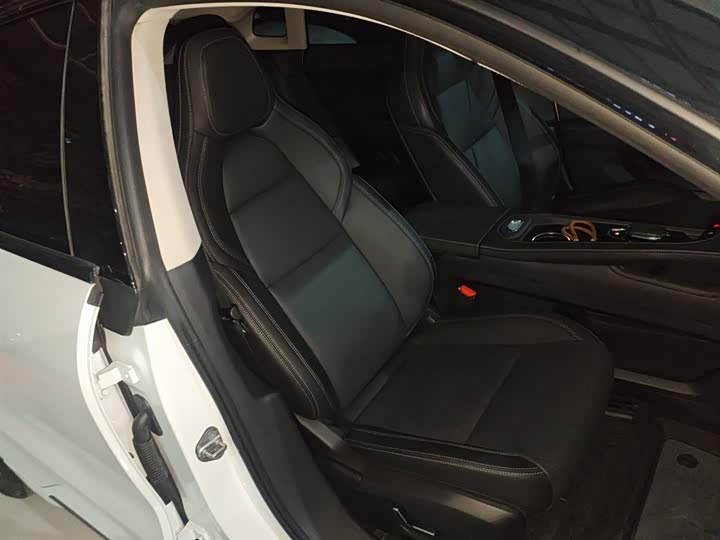 Фото 25 - Zeekr 001