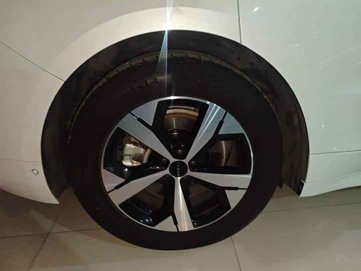 Фото 26 - Zeekr 001