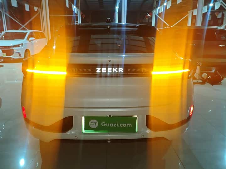 Фото 6 - Zeekr 001