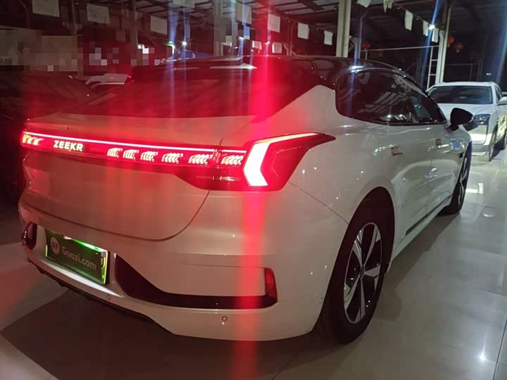 Фото 7 - Zeekr 001
