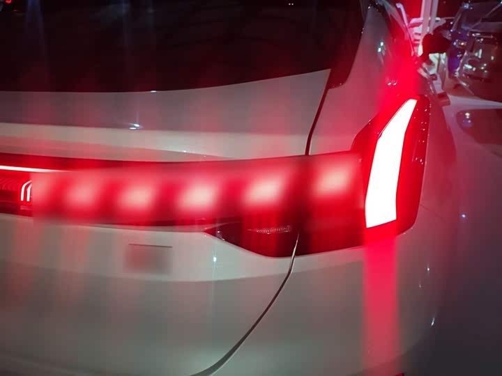 Фото 8 - Zeekr 001