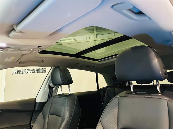 Фото 14 - Audi Q8