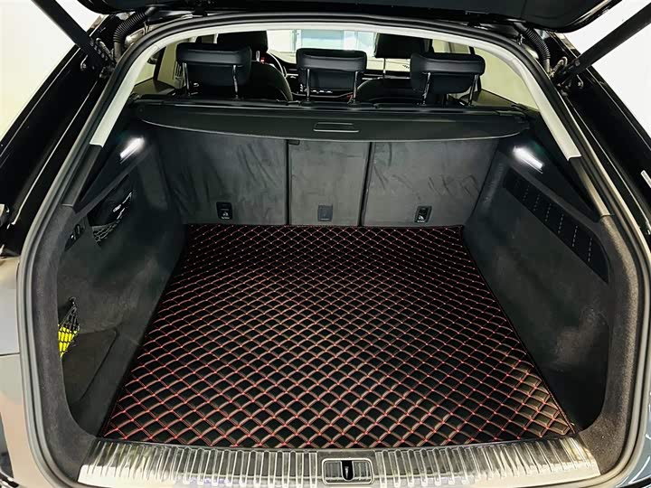 Фото 6 - Audi Q8