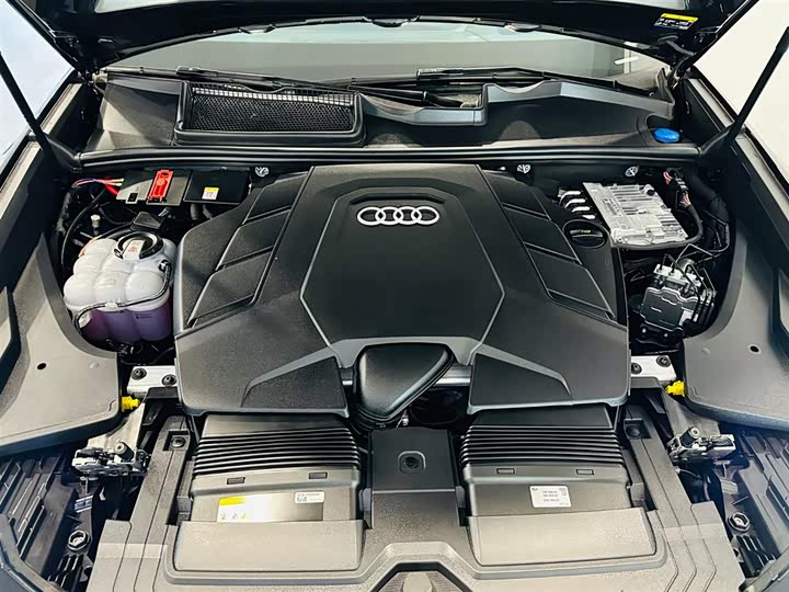 Фото 9 - Audi Q8