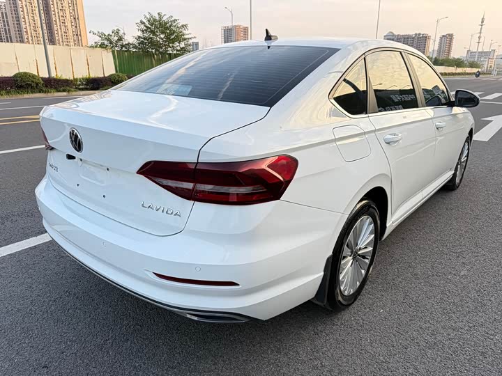 Фото 7 - Volkswagen Lavida