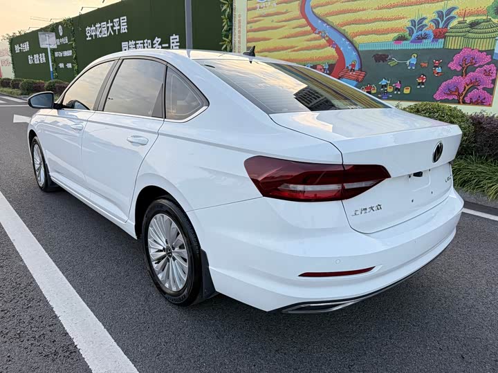 Фото 9 - Volkswagen Lavida