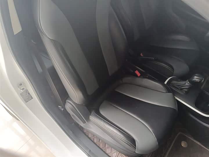 Фото 25 - Roewe Clever