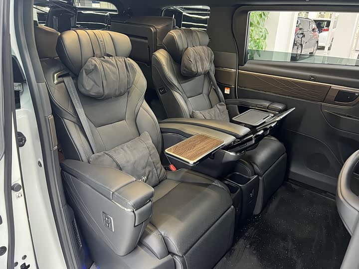 Фото 13 - Toyota Vellfire