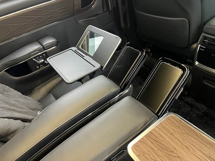 Фото 14 - Toyota Vellfire