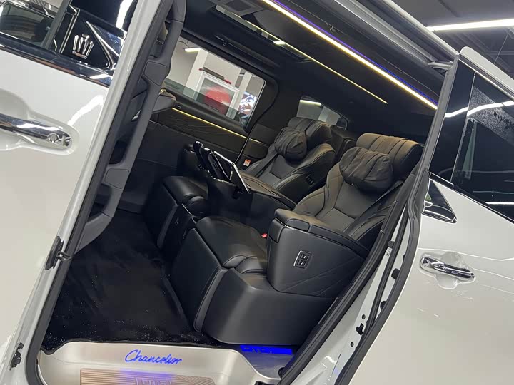 Фото 15 - Toyota Vellfire