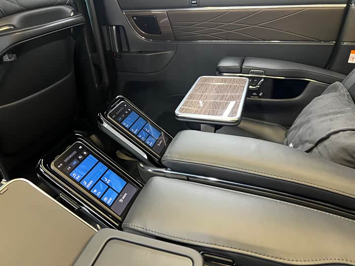 Фото 17 - Toyota Vellfire