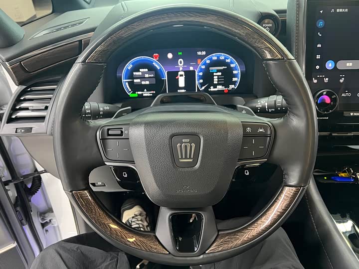 Фото 23 - Toyota Vellfire