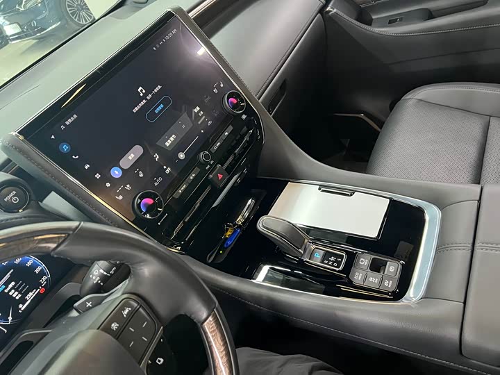 Фото 26 - Toyota Vellfire