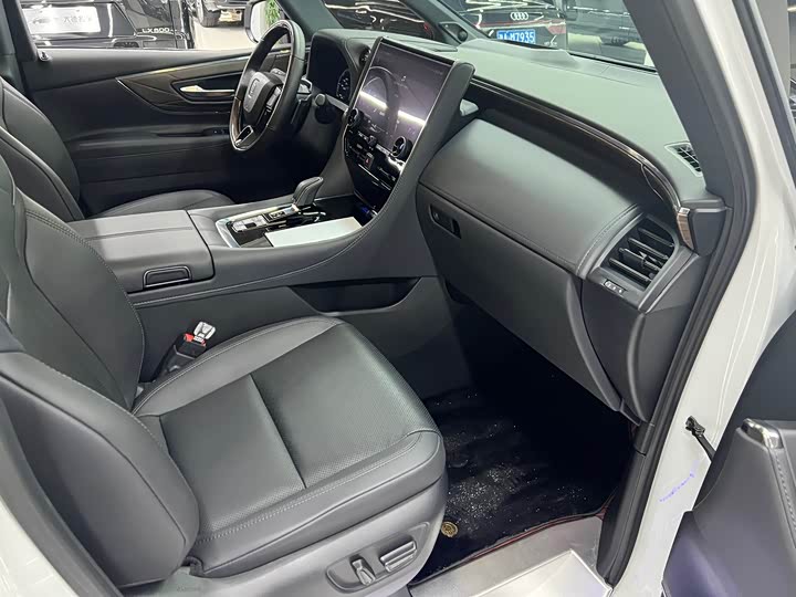 Фото 27 - Toyota Vellfire