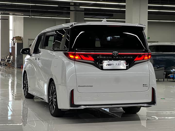 Фото 6 - Toyota Vellfire
